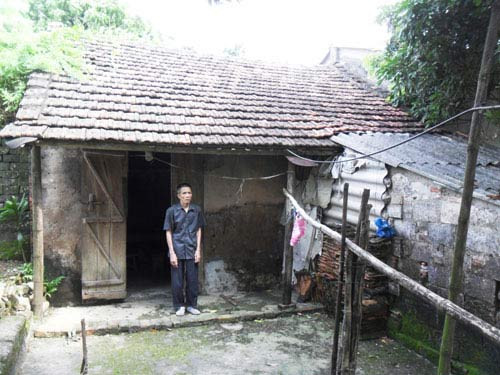 Ông lão cô độc, mù lòa 30 năm ngóng con ảnh 1 Ông lão cô độc, mù lòa 30 năm ngóng con, Tin tức trong ngày, nguoi co hoan canh kho khan, mu loa, ong lao mu loa, co don, song neo don, tin tuc, tin nhanh, tin hot, vn