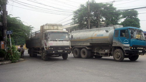 Mối nguy kinh doanh xăng dầu không phép, Tin tức trong ngày, rut ruot xang dau, Petrolimex, xang dom, xang pha, xang dau, chay no, bao, tin tuc, tin hot, tin hay, vn