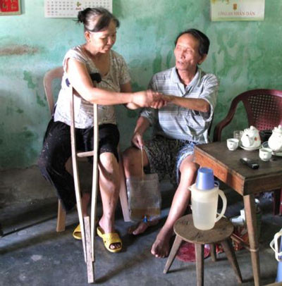 1 nhà 6 người hứng chịu 5 tai nạn giao thông ảnh 2 1 nhà 6 người hứng chịu 5 tai nạn giao thông ảnh 2