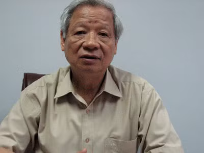 Trả lời về việc ký duyệt khoản tiền 718 tỷ đồng của ACB để ủy thác cho nhân viên ACB gửi vào Ngân hàng Công thương Việt Nam, ông Trần Xuân Giá nói: "Mình chỉ có mỗi việc là Hải (Lý Xuân Hải - nguyên Tổng giám đốc Ngân hàng ACB - PV) trình, thì cùng với các thành viên thường trực có ký vào. Thực ra, tiền thì đã huy động rồi, đem đi gửi ở ngân hàng khác. Bạn biết đấy, theo Luật Các tổ chức tín dụng có hiệu lực thi hành từ 1/1/2011, hoạt động ủy thác đầu tư và nhận ủy thác không hề có quy định và do đó tất cả các ngân hàng đều làm. Người nào đó chiếm đoạt, hay không chiếm đoạt thì mình cũng không biết, vì không thuộc thẩm quyền của mình. Mãi đến tháng 3/2012, Ngân hàng Nhà nước mới có Thông tư 04 hướng dẫn luật. Như vậy, từ khi Luật Các tổ chức tín dụng có hiệu lực thì không có bất kỳ văn bản nào nói hoạt động ủy thác từ nay dừng để chờ hướng dẫn. Hoàn toàn không có. Hơn nữa, muốn ra lệnh dừng thì phải có thời gian nhất định để các ngân hàng thu hồi các khoản đã cho vay chứ".