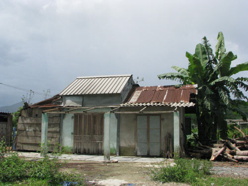 Đùng đùng động đất lúc nửa đêm ảnh 1 Đùng đùng động đất lúc nửa đêm, Tin tức Việt Nam, Tin tức trong ngày, dong dat o quang nam, dong dat, thuy dien song tranh 2, dong dat o bac tra my, tam chan, rung chan, dong dat lien tiep, thiet hai do dong dat, so tan dan, quan doi, tin tuc, tin hot, vn