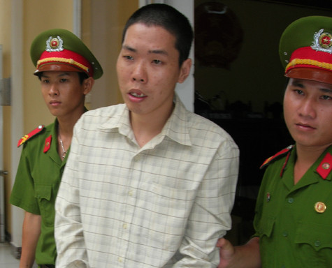 Kẻ giết vợ lãnh 18 năm tù. Ảnh: T.L. Kẻ giết vợ lãnh 18 năm tù. Ảnh: T.L.