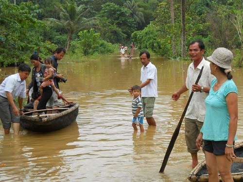 Đùng đùng động đất lúc nửa đêm ảnh 5 Đùng đùng động đất lúc nửa đêm, Tin tức Việt Nam, Tin tức trong ngày, dong dat o quang nam, dong dat, thuy dien song tranh 2, dong dat o bac tra my, tam chan, rung chan, dong dat lien tiep, thiet hai do dong dat, so tan dan, quan doi, tin tuc, tin hot, vn