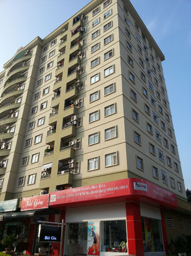 Roi tu tang 12, nguoi dan ong tu vong