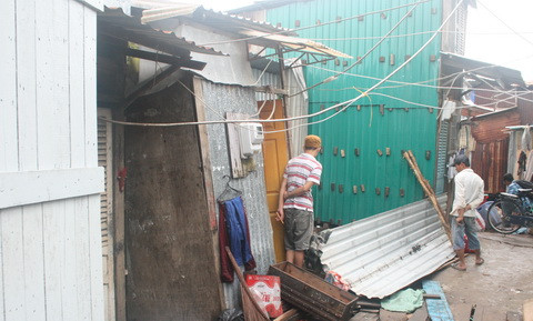 Những căn nhà kế cận cần được di dời khẩn cấp Những căn nhà kế cận cần được di dời khẩn cấp