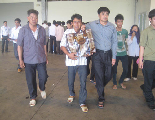 14 nạn nhân chết cháy ở Nga đã về nước ảnh 3 14 nạn nhân chết cháy ở Nga đã về nước, Tin tức trong ngày, chay o nga, xuong may, cong nhan, viet nam, nguoi lao dong, pho cong xa pari, cuu hoa, canh sat, pccc, khu nha xuong, tin tuc, tin nhanh, tin hot, vn