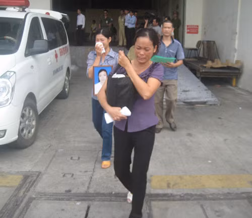 14 nạn nhân chết cháy ở Nga đã về nước, Tin tức trong ngày, chay o nga, xuong may, cong nhan, viet nam, nguoi lao dong, pho cong xa pari, cuu hoa, canh sat, pccc, khu nha xuong, tin tuc, tin nhanh, tin hot, vn