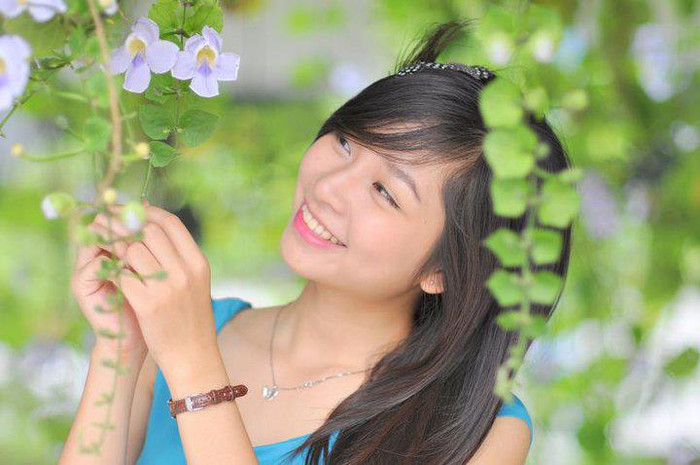 Với một chút son phấn Lê Vân Anh - cô nàng sinh viên trường Đại học Kinh tế Quốc dân khiến nhiều người lay động với nụ cười trước hoa và gió. Với một chút son phấn Lê Vân Anh - cô nàng sinh viên trường Đại học Kinh tế Quốc dân khiến nhiều người lay động với nụ cười trước hoa và gió.