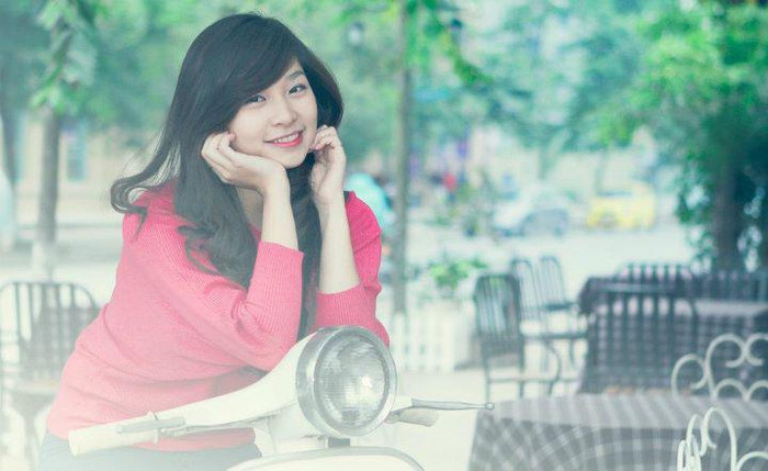 Lê Vân Anh, cũng được nhiều người gọi là "mỹ nhân" của Facebook với khuôn mặt thuôn dài, đôi mắt biết cười và nụ cười xinh xắn. Lê Vân Anh, cũng được nhiều người gọi là "mỹ nhân" của Facebook với khuôn mặt thuôn dài, đôi mắt biết cười và nụ cười xinh xắn.