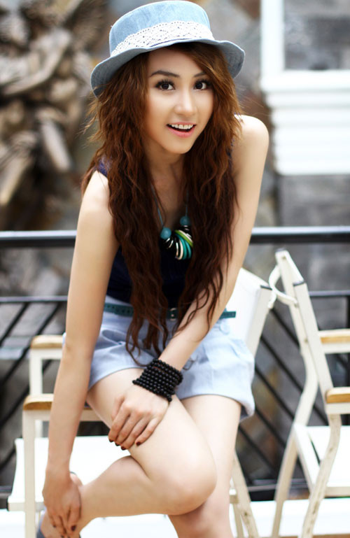 Và một cuộc lột xác hoàn hảo của người đẹp với cánh mũi thanh thoát, khuôn mặt chữ V gọn gàng. Và một cuộc lột xác hoàn hảo của người đẹp với cánh mũi thanh thoát, khuôn mặt chữ V gọn gàng.