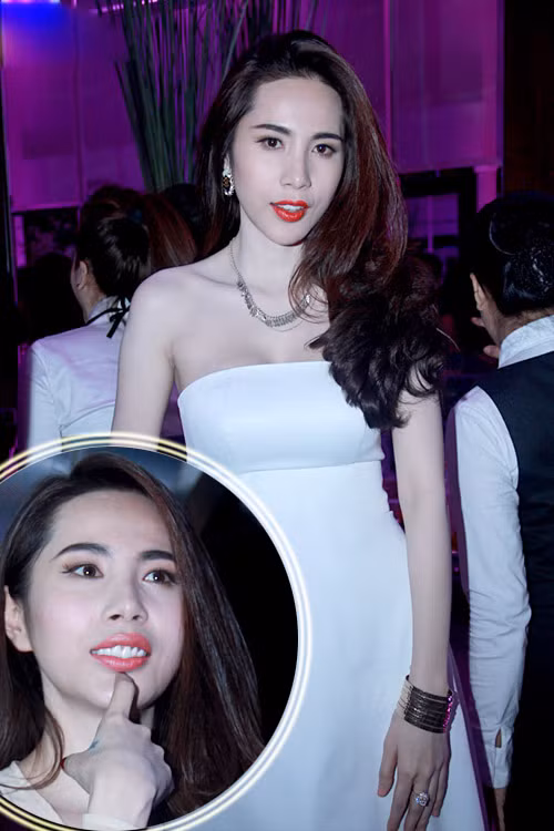 Nhưng theo thời gian, vẻ đẹp đó không còn bền vững, Thủy Tiên xuất hiện với gương mặt rất cứng, miệng thậm chí còn không thể cười tự nhiên. Nhưng theo thời gian, vẻ đẹp đó không còn bền vững, Thủy Tiên xuất hiện với gương mặt rất cứng, miệng thậm chí còn không thể cười tự nhiên.