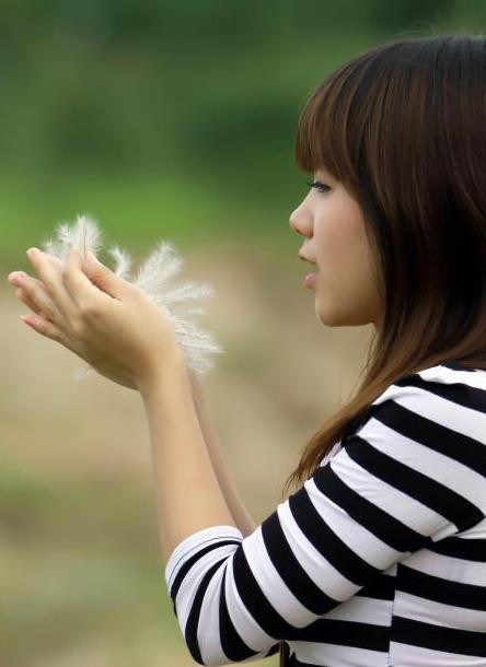 Cô nàng ngây thơ và dễ thương trong khuôn hình và đối lập với cái tên nick name của mình. Cô nàng ngây thơ và dễ thương trong khuôn hình và đối lập với cái tên nick name của mình.