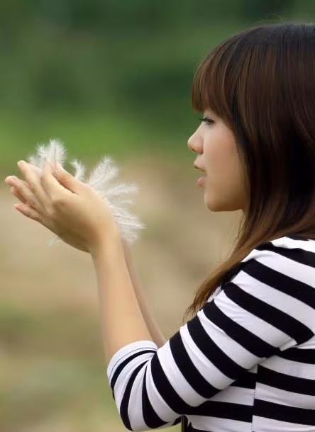 Cô nàng ngây thơ và dễ thương trong khuôn hình và đối lập với cái tên nick name của mình. Cô nàng ngây thơ và dễ thương trong khuôn hình và đối lập với cái tên nick name của mình.