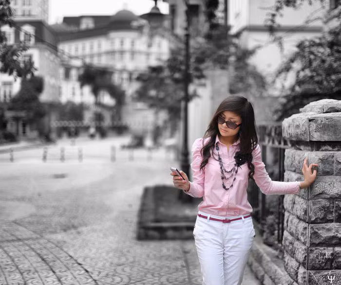 Sự kết hợp nhẹ nhàng với những gam hồng và trắng tạo nên vẻ giản dị và lịch lãm cho nàng dân kinh tế này. Sự kết hợp nhẹ nhàng với những gam hồng và trắng tạo nên vẻ giản dị và lịch lãm cho nàng dân kinh tế này.