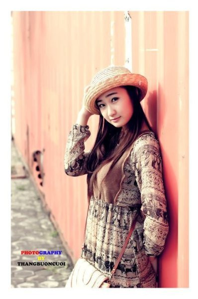 Mặc dù thích giữ lại những vẻ đẹp truyền thống tự nhiên, nhưng là một cô gái hiện đại, Thu Trang vẫn chứng tỏ con người tự tin và cá tính của mình qua từng khuôn hình. Mặc dù thích giữ lại những vẻ đẹp truyền thống tự nhiên, nhưng là một cô gái hiện đại, Thu Trang vẫn chứng tỏ con người tự tin và cá tính của mình qua từng khuôn hình.