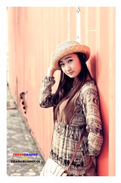 Mặc dù thích giữ lại những vẻ đẹp truyền thống tự nhiên, nhưng là một cô gái hiện đại, Thu Trang vẫn chứng tỏ con người tự tin và cá tính của mình qua từng khuôn hình. Mặc dù thích giữ lại những vẻ đẹp truyền thống tự nhiên, nhưng là một cô gái hiện đại, Thu Trang vẫn chứng tỏ con người tự tin và cá tính của mình qua từng khuôn hình.