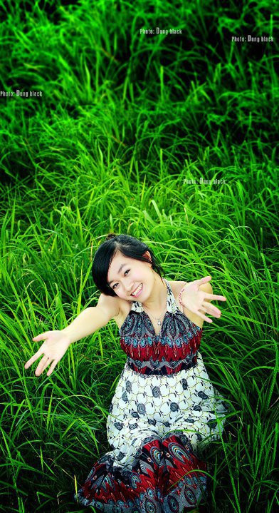 Kiểu tóc búi cao, mái lệch giúp cô nàng 9x trở nên trở trung và đáng yêu hơn. Kiểu tóc búi cao, mái lệch giúp cô nàng 9x trở nên trở trung và đáng yêu hơn.