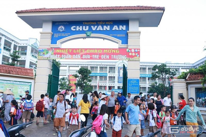 Đây không phải là lần đầu tiên phụ huynh học sinh của Trường Tiểu học Chu Văn An (Hoàng Liệt, Hoàng Mai, Hà Nội) lo lắng vì thực phẩm kém chất lượng. Ảnh: VP. Đây không phải là lần đầu tiên phụ huynh học sinh của Trường Tiểu học Chu Văn An (Hoàng Liệt, Hoàng Mai, Hà Nội) lo lắng vì thực phẩm kém chất lượng. Ảnh: VP.