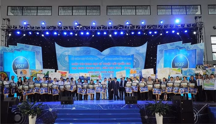 Quảng Ngãi đạt 3 giải tại Cuộc thi Khoa học kỹ thuật cấp quốc gia học sinh trung học khu vực phía Nam. Quảng Ngãi đạt 3 giải tại Cuộc thi Khoa học kỹ thuật cấp quốc gia học sinh trung học khu vực phía Nam.