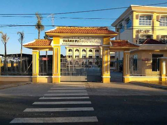 “Tôi là hiệu trưởng! Tôi chẳng sợ ai ở cái trường này!” ảnh 3