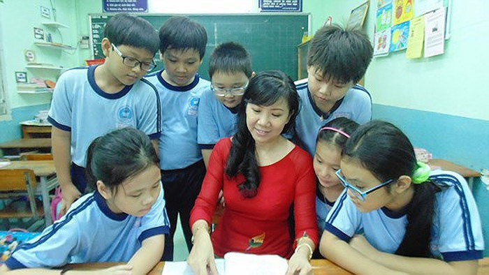 Việc dạy học và giáo dục học sinh ở trường hãy để thầy cô được quyền chủ động (Ảnh minh họa Báo Sài gòn giải phóng) Việc dạy học và giáo dục học sinh ở trường hãy để thầy cô được quyền chủ động (Ảnh minh họa Báo Sài gòn giải phóng)