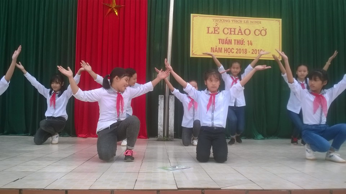 Đổi mới tiết chào cờ bằng các hoạt động ngoại khóa hấp dẫn (Ảnh Phòng Giáo dục Đức Thọ) Đổi mới tiết chào cờ bằng các hoạt động ngoại khóa hấp dẫn (Ảnh Phòng Giáo dục Đức Thọ)