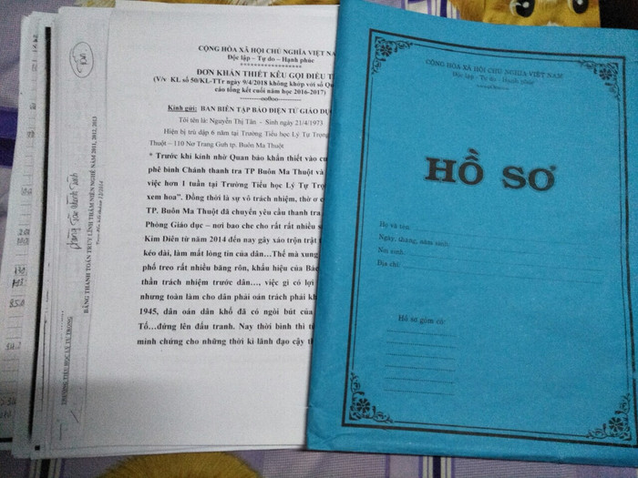 Hồ sơ minh chứng sai phạm thu chi của hiệu trưởng và những lá đơn tố cáo của cô giáo Tân (Tài liệu do nhân vật cung cấp) Hồ sơ minh chứng sai phạm thu chi của hiệu trưởng và những lá đơn tố cáo của cô giáo Tân (Tài liệu do nhân vật cung cấp)