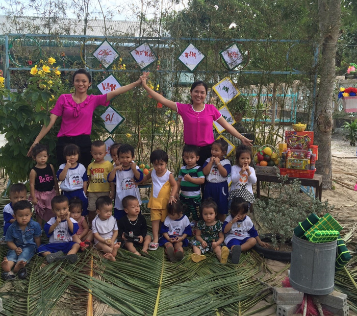 Cô trò cùng vui (Ảnh tác giả cung cấp) Cô trò cùng vui (Ảnh tác giả cung cấp)