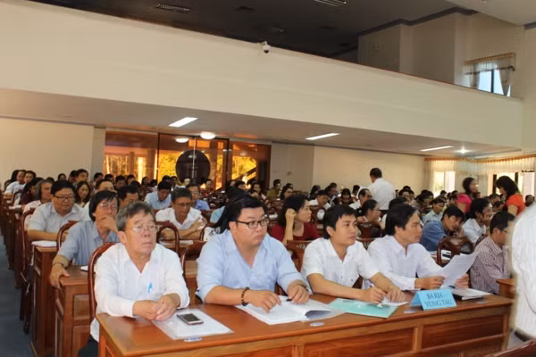 Giáo viên tập huấn (hình VOV) Giáo viên tập huấn (hình VOV)