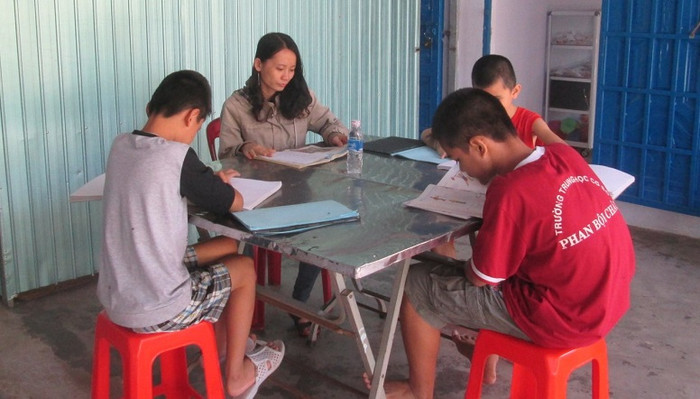 Các em được dạy kèm học văn hóa tại trung tâm (Ảnh trung tâm cung cấp) Các em được dạy kèm học văn hóa tại trung tâm (Ảnh trung tâm cung cấp)