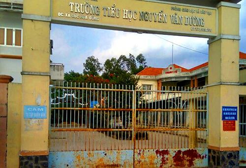 Trường học nơi kỉ luật thầy giáo bắt học sinh thụt dầu trong giờ thể dục Ảnh: An Nam (Báo vnexpress.net) Trường học nơi kỉ luật thầy giáo bắt học sinh thụt dầu trong giờ thể dục Ảnh: An Nam (Báo vnexpress.net)