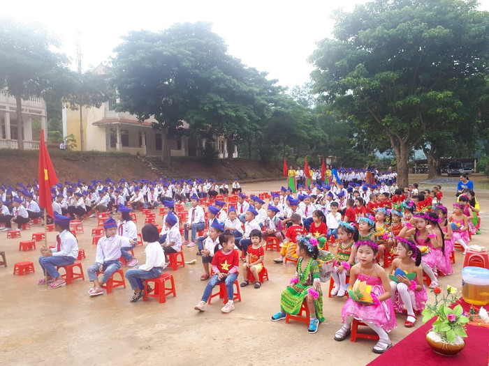 Đội văn nghệ (mầm non, tiểu học, cấp 2) cùng góp tiết mục trong buổi lễ khai giảng (Ảnh CTV)