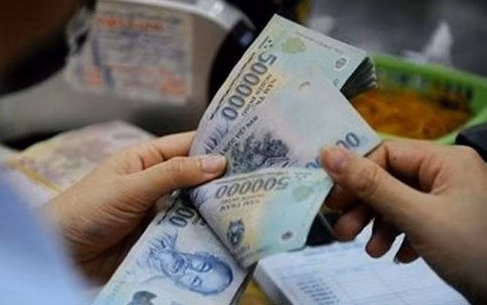 Không thu đủ tiền trường đâu chỉ mình giáo viên chịu khổ? ( Ảnh minh họa trên vov.vn)