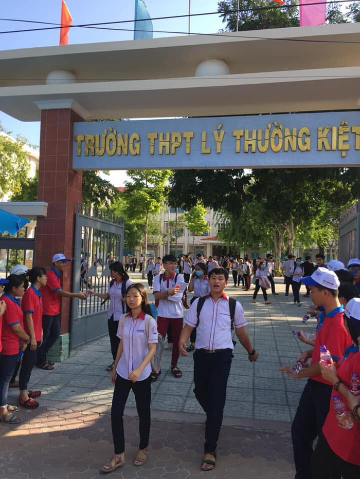 Học sinh tỉnh Bình Thuận trong ngày thi tốt nghiệp (ảnh CTV) Học sinh tỉnh Bình Thuận trong ngày thi tốt nghiệp (ảnh CTV)