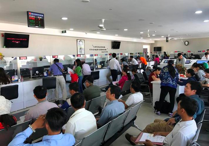 Theo Nghị quyết của Hộ đồng Nhân dân thành phố Hồ Chí Minh, cán bộ xuất sắc được tăng tối đa 0,6 lần mức chi hiện tại. Năm 2019 tăng lên 1,2 lần và tăng 1,8 lần vào năm 2020. Ảnh: VGP (Cổng thông tin điện tử Chính phủ) Theo Nghị quyết của Hộ đồng Nhân dân thành phố Hồ Chí Minh, cán bộ xuất sắc được tăng tối đa 0,6 lần mức chi hiện tại. Năm 2019 tăng lên 1,2 lần và tăng 1,8 lần vào năm 2020. Ảnh: VGP (Cổng thông tin điện tử Chính phủ)