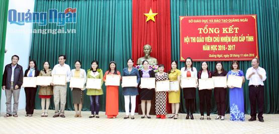 Thi giáo viên chủ nhiệm giỏi (Ảnh minh họa Báo Quảng Ngãi) Thi giáo viên chủ nhiệm giỏi (Ảnh minh họa Báo Quảng Ngãi)