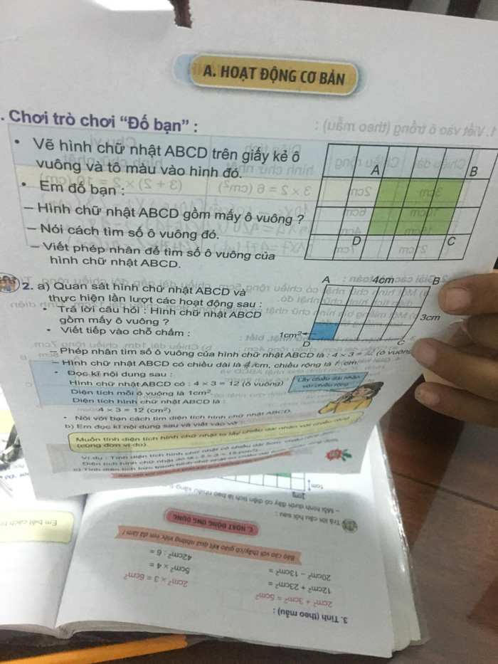 Mỗi ngày cầm một tờ sách để học (Ảnh tác giả)