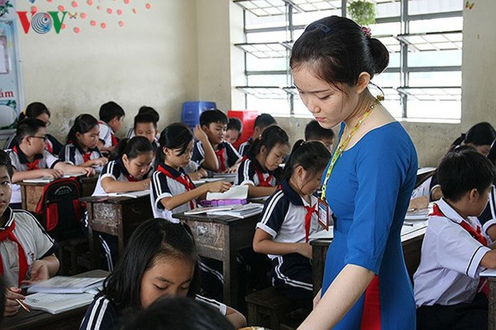 Nghề giáo đang phải chịu nhiều áp lực (Ảnh minh họa VOV) Nghề giáo đang phải chịu nhiều áp lực (Ảnh minh họa VOV)