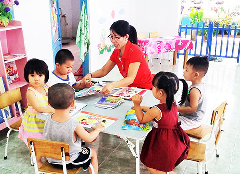 Cần ở giáo viên lòng nhiệt huyết, vị tha hơn hẳn mấy cái chúng chỉ vô cảm kia. Ảnh Báo Khánh Hòa)