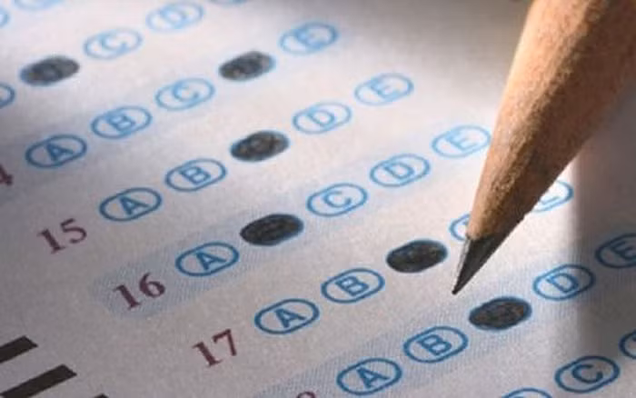 Học sinh tiểu học, kiểm tra bằng hình thức trắc nghiệm không phù hợp (Ảnh minh họa: vov.vn)