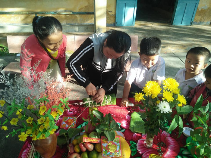 Tổ chức "Hội vui xuân" cho học sinh (Ảnh tác giả cung cấp) Tổ chức "Hội vui xuân" cho học sinh (Ảnh tác giả cung cấp)