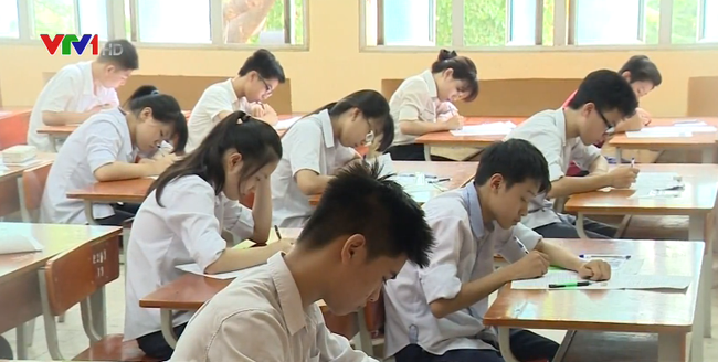 Nhiều học sinh có điểm thi vào 10 thấp nhưng là học sinh khá, giỏi (Ảnh minh họa: VTV)