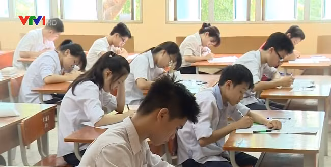 Nhiều học sinh có điểm thi vào 10 thấp nhưng là học sinh khá, giỏi (Ảnh minh họa: VTV)