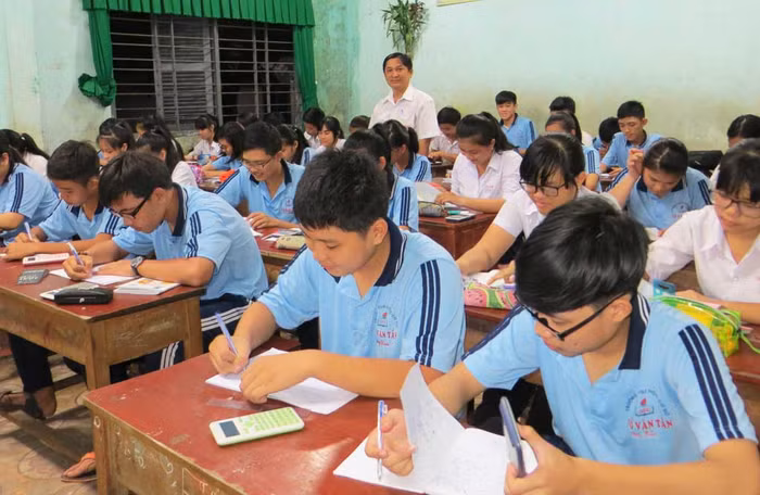 Rồi đây chỉ còn những lớp học thêm trong nhà trường (Ảnh minh họa Báo Long An)