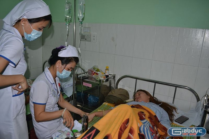 Cô Mai hiện đang được điều trị tại Bệnh viện Đa khoa Vĩnh Đức với vết thương lủng màng nhĩ, chấn thương đầu. Ảnh: TT Cô Mai hiện đang được điều trị tại Bệnh viện Đa khoa Vĩnh Đức với vết thương lủng màng nhĩ, chấn thương đầu. Ảnh: TT