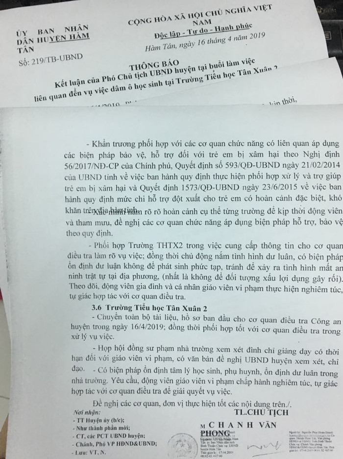Kết luận buổi làm việc vụ giáo viên dâm ô học sinh của Ủy ban nhân dân huyện Hàm Tân (Ảnh tác giả) Kết luận buổi làm việc vụ giáo viên dâm ô học sinh của Ủy ban nhân dân huyện Hàm Tân (Ảnh tác giả)