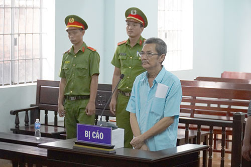 Bị cáo Nguyễn Văn Thừa tại phiên xử sơ thẩm ngày 12/9 (Báo Bình Thuận) Bị cáo Nguyễn Văn Thừa tại phiên xử sơ thẩm ngày 12/9 (Báo Bình Thuận)