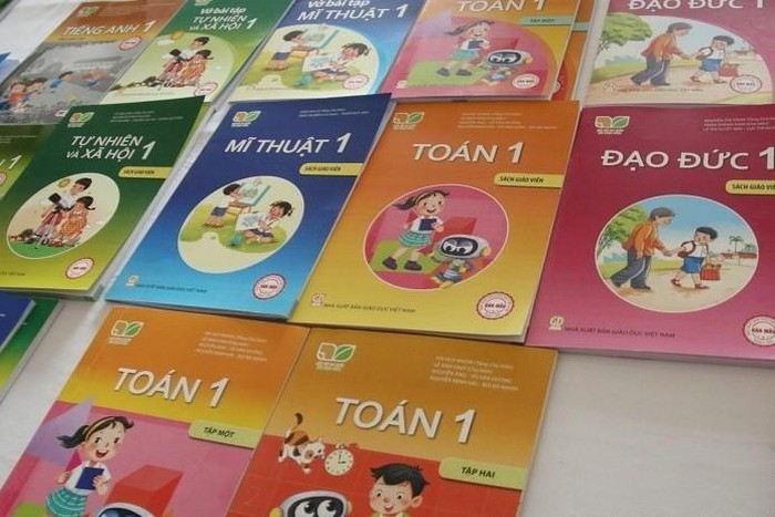 Muốn có bộ sách giáo khoa tốt chỉ nên chọn trọn bộ sách (Ảnh minh họa Báo Lao động)