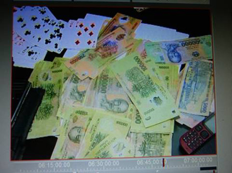 Các đối tượng và tang vật vụ án