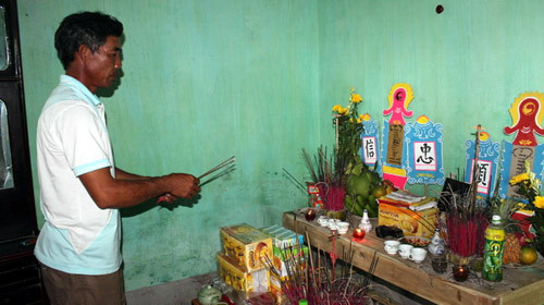 Thảm cảnh nơi cả gia đình chết mùa Euro ảnh 1 Thảm cảnh nơi cả gia đình chết mùa Euro, Tin tức trong ngày, gia dinh 3 nguoi chet, ca do, thua ca do, ca do bong da, bong da, euro, mua euro, giet nguoi, tu tu, tu van, tu sat, an mang, giet vo con, bao, tin nhanh, tin hot, tin tuc